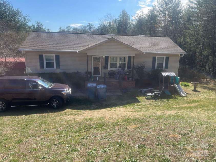 7122 Pyramid Road, Hickory, NC 28602.  MLS# CAR4241476, YatesRealty ID 12215. 