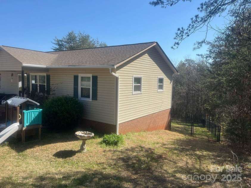 7122 Pyramid Road, Hickory, NC 28602.  MLS# CAR4241476, YatesRealty ID 12215. 
