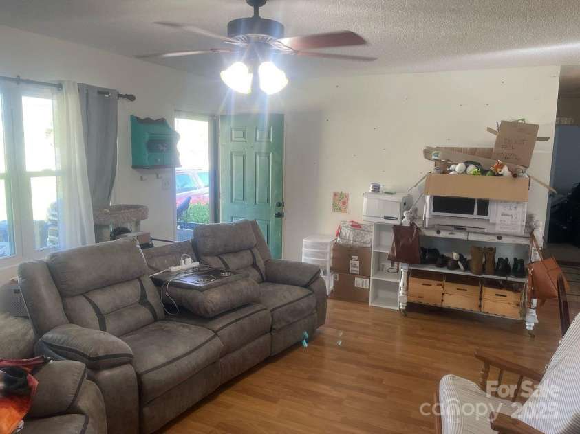 7122 Pyramid Road, Hickory, NC 28602.  MLS# CAR4241476, YatesRealty ID 12215. 