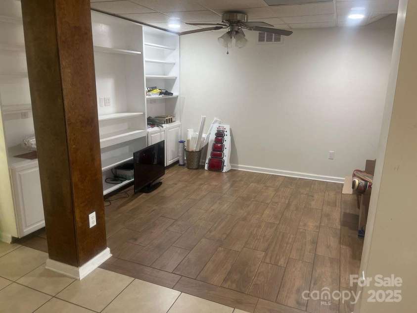 7122 Pyramid Road, Hickory, NC 28602.  MLS# CAR4241476, YatesRealty ID 12215. 