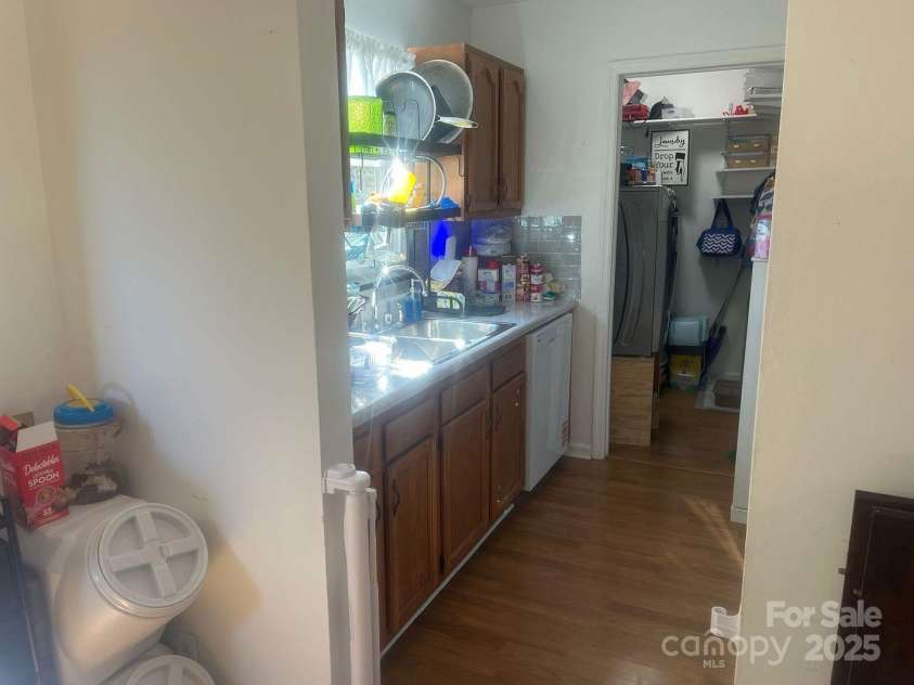 7122 Pyramid Road, Hickory, NC 28602.  MLS# CAR4241476, YatesRealty ID 12215. 