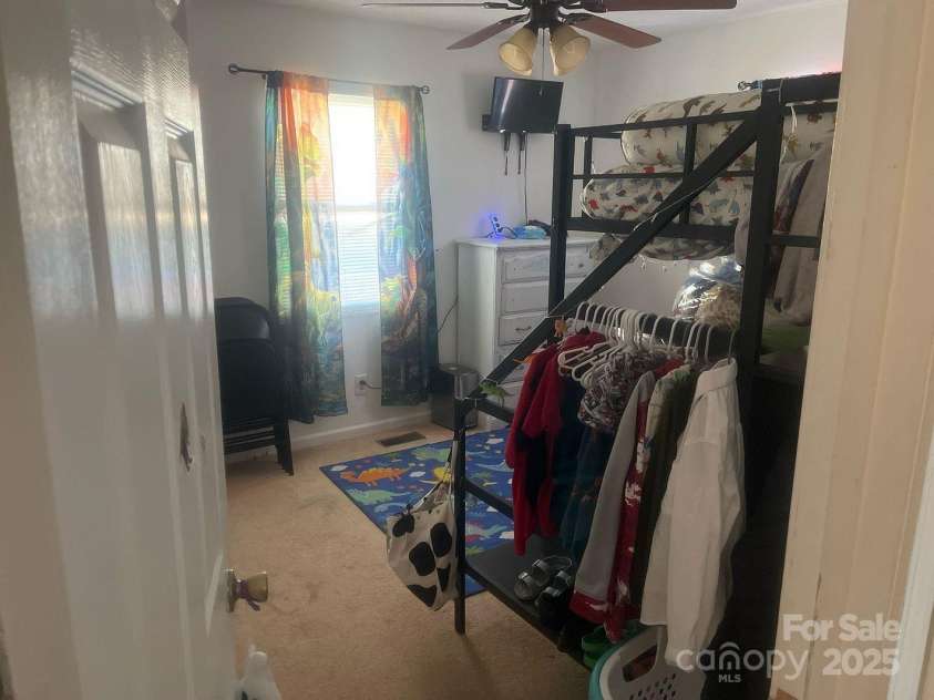 7122 Pyramid Road, Hickory, NC 28602.  MLS# CAR4241476, YatesRealty ID 12215. 