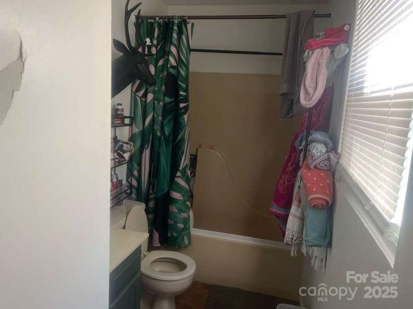 7122 Pyramid Road, Hickory, NC 28602.  MLS# CAR4241476, YatesRealty ID 12215. 