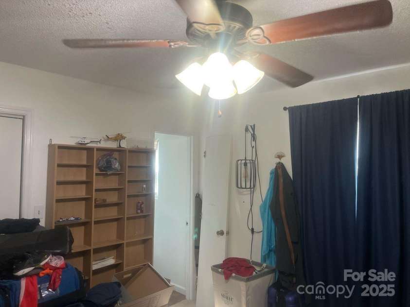 7122 Pyramid Road, Hickory, NC 28602.  MLS# CAR4241476, YatesRealty ID 12215. 