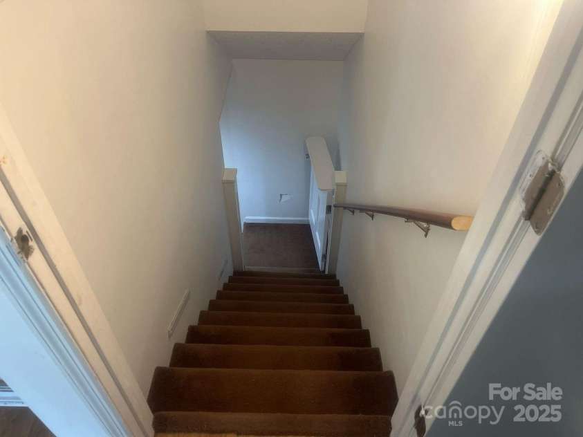 7122 Pyramid Road, Hickory, NC 28602.  MLS# CAR4241476, YatesRealty ID 12215. 