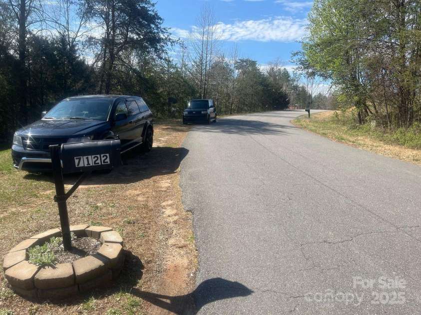 7122 Pyramid Road, Hickory, NC 28602.  MLS# CAR4241476, YatesRealty ID 12215. 