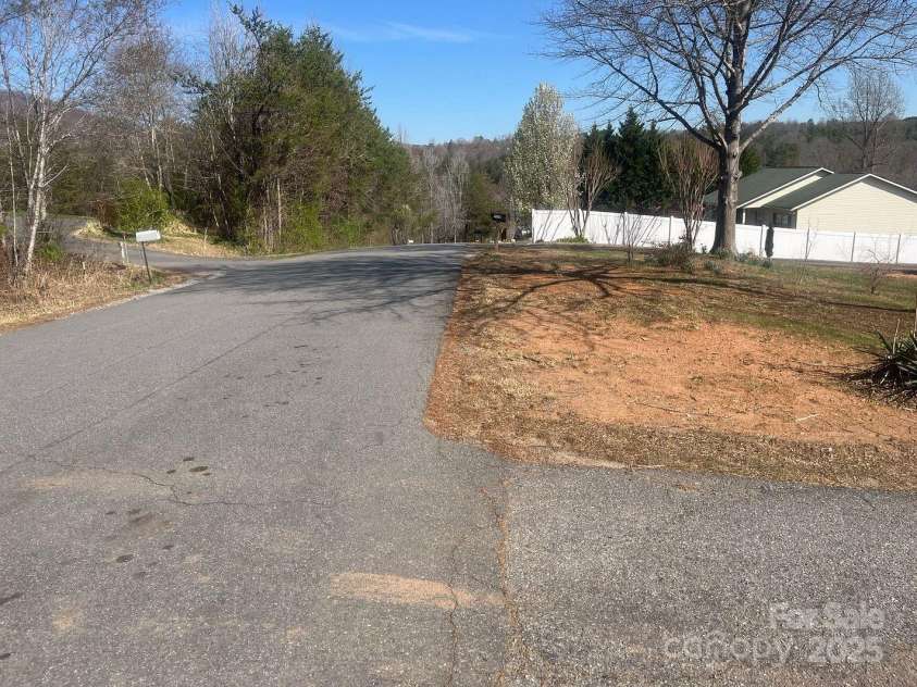 7122 Pyramid Road, Hickory, NC 28602.  MLS# CAR4241476, YatesRealty ID 12215. 