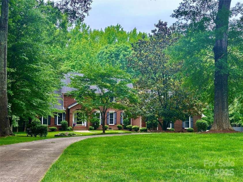 7103 Forest Ridge Road, Matthews, NC 28104.  MLS# CAR4255751, YatesRealty ID 12216. 1.97 acre lot w/ circular drive and grand curb appeal