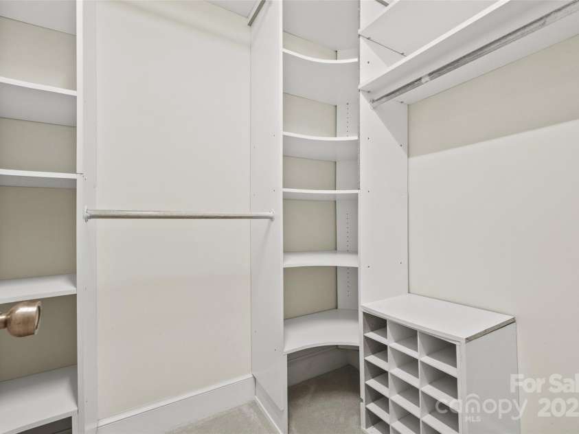 7103 Forest Ridge Road, Matthews, NC 28104.  MLS# CAR4255751, YatesRealty ID 12216. 2 custom primary closets