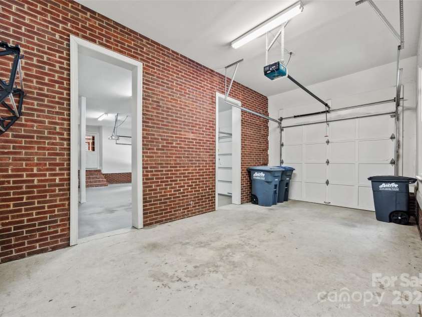 7103 Forest Ridge Road, Matthews, NC 28104.  MLS# CAR4255751, YatesRealty ID 12216. 3rd bay could accomodate an RV