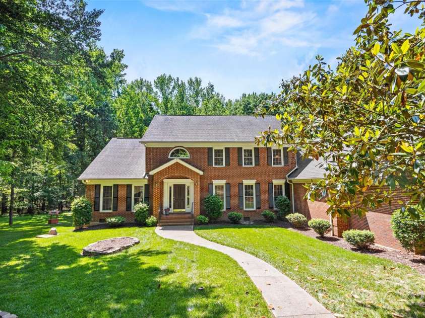 7103 Forest Ridge Road, Matthews, NC 28104.  MLS# CAR4255751, YatesRealty ID 12216. 
