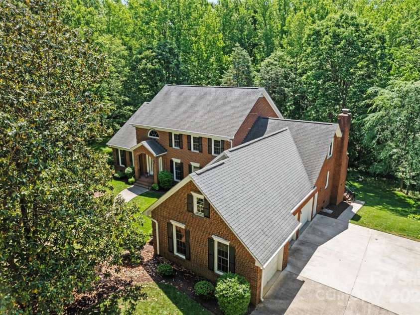 7103 Forest Ridge Road, Matthews, NC 28104.  MLS# CAR4255751, YatesRealty ID 12216. 