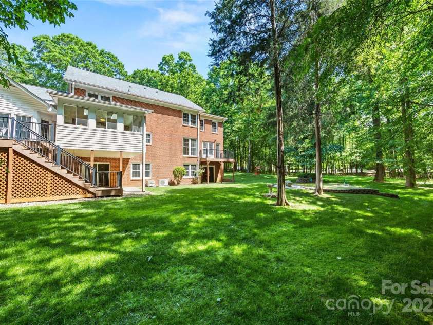 7103 Forest Ridge Road, Matthews, NC 28104.  MLS# CAR4255751, YatesRealty ID 12216. 