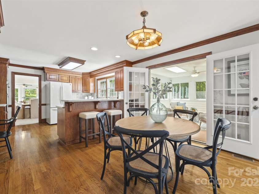 7103 Forest Ridge Road, Matthews, NC 28104.  MLS# CAR4255751, YatesRealty ID 12216. Breakfast area open to kitchen and porch