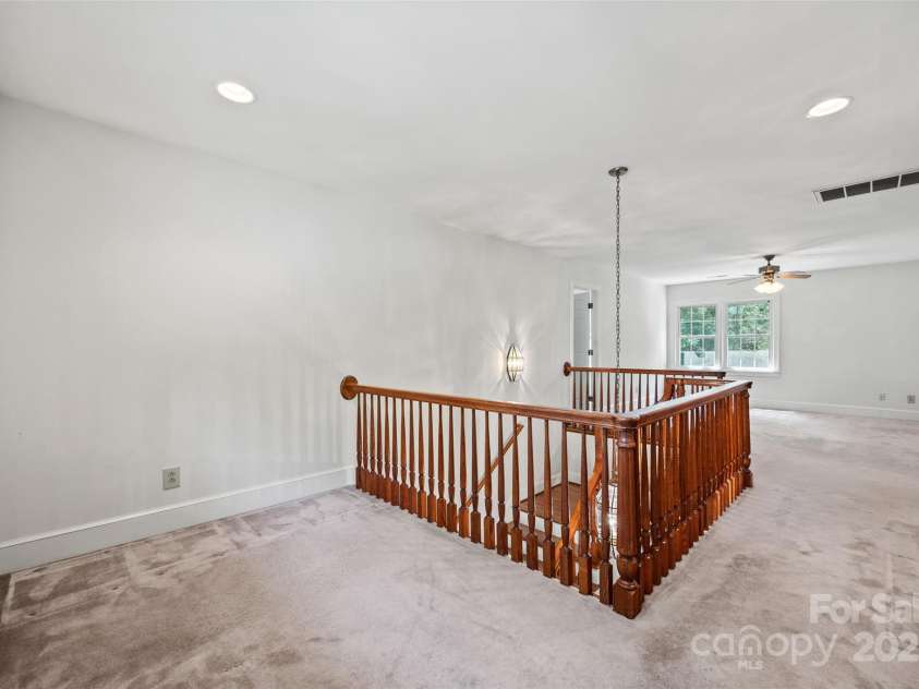 7103 Forest Ridge Road, Matthews, NC 28104.  MLS# CAR4255751, YatesRealty ID 12216. Flex loft space