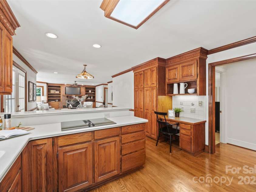 7103 Forest Ridge Road, Matthews, NC 28104.  MLS# CAR4255751, YatesRealty ID 12216. Kitchen open concept plan