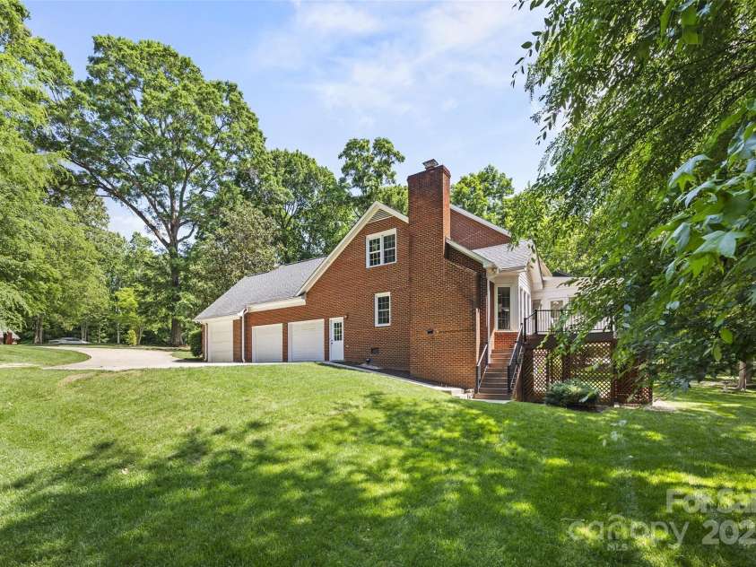 7103 Forest Ridge Road, Matthews, NC 28104.  MLS# CAR4255751, YatesRealty ID 12216. NOTE 3 car garage - 3rd bay could accomodate a RV