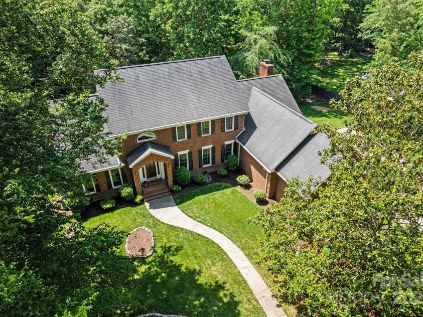 7103 Forest Ridge Road, Matthews, NC 28104.  MLS# CAR4255751, YatesRealty ID 12216. Private estate