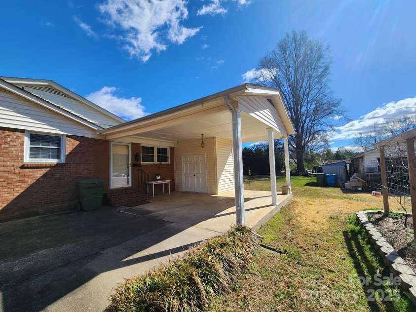 105 Brickyard Road, Fort Mill, SC 29715.  MLS# CAR4231226, YatesRealty ID 12217. 