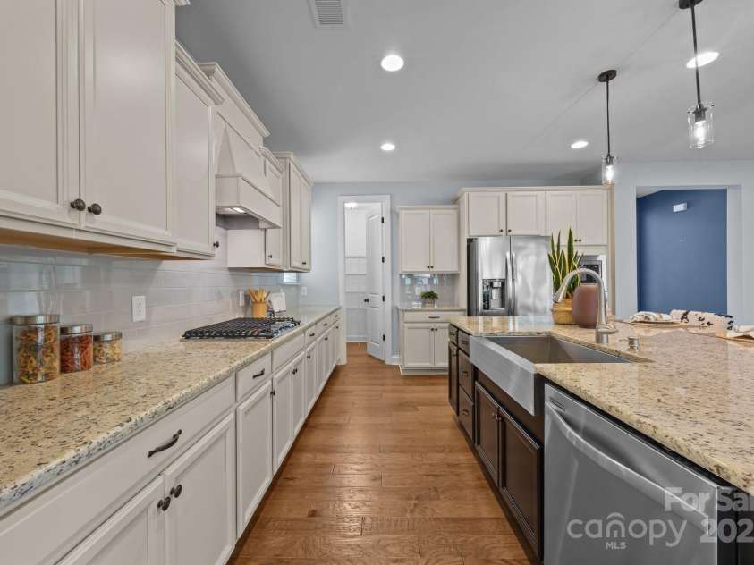 11304 Preservation Lane, Charlotte, NC 28278.  MLS# CAR4249820, YatesRealty ID 12218. Granite counters, subway tile backsplash and modern finishes!  Did we mention the walk-in pantry!