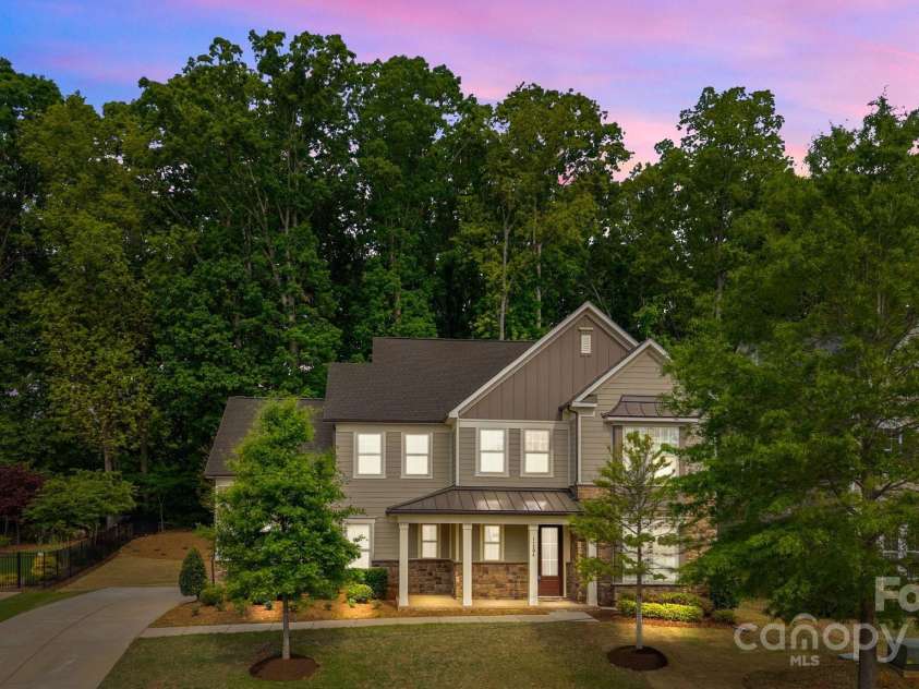 11304 Preservation Lane, Charlotte, NC 28278.  MLS# CAR4249820, YatesRealty ID 12218. Imagine coming home in the evenings to this stunner!