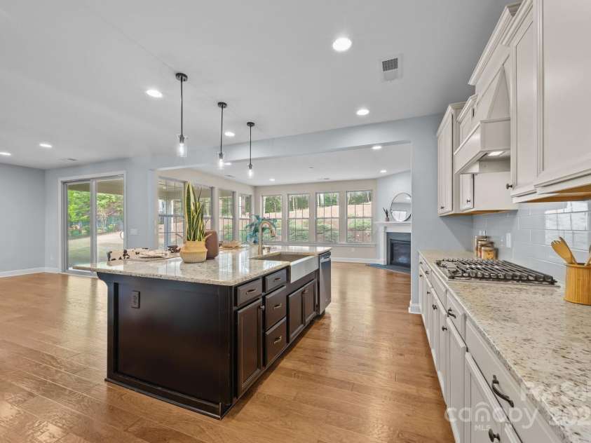 11304 Preservation Lane, Charlotte, NC 28278.  MLS# CAR4249820, YatesRealty ID 12218. Notice the 5 burner gas range and cabinet finished range hood!