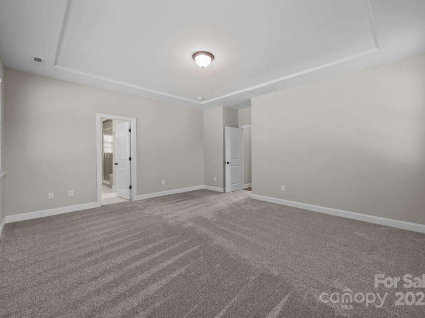 11304 Preservation Lane, Charlotte, NC 28278.  MLS# CAR4249820, YatesRealty ID 12218. Owner's suite is huge!