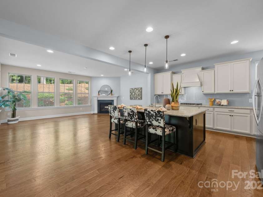 11304 Preservation Lane, Charlotte, NC 28278.  MLS# CAR4249820, YatesRealty ID 12218. The main floor offers a relatively open floorplan and TONS of natural light.