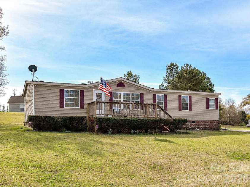 1565 Foxbrook Circle, Lancaster, SC 29720.  MLS# CAR4304342, YatesRealty ID 12220. 