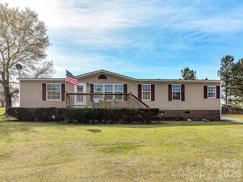 1565 Foxbrook Circle, Lancaster, SC 29720.  MLS# CAR4304342, YatesRealty ID 12220. 