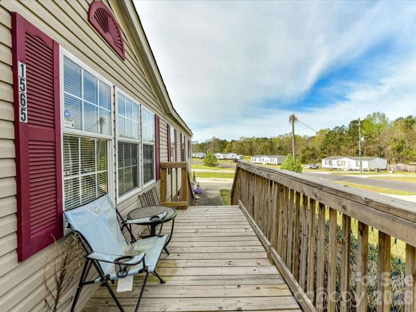 1565 Foxbrook Circle, Lancaster, SC 29720.  MLS# CAR4304342, YatesRealty ID 12220. 