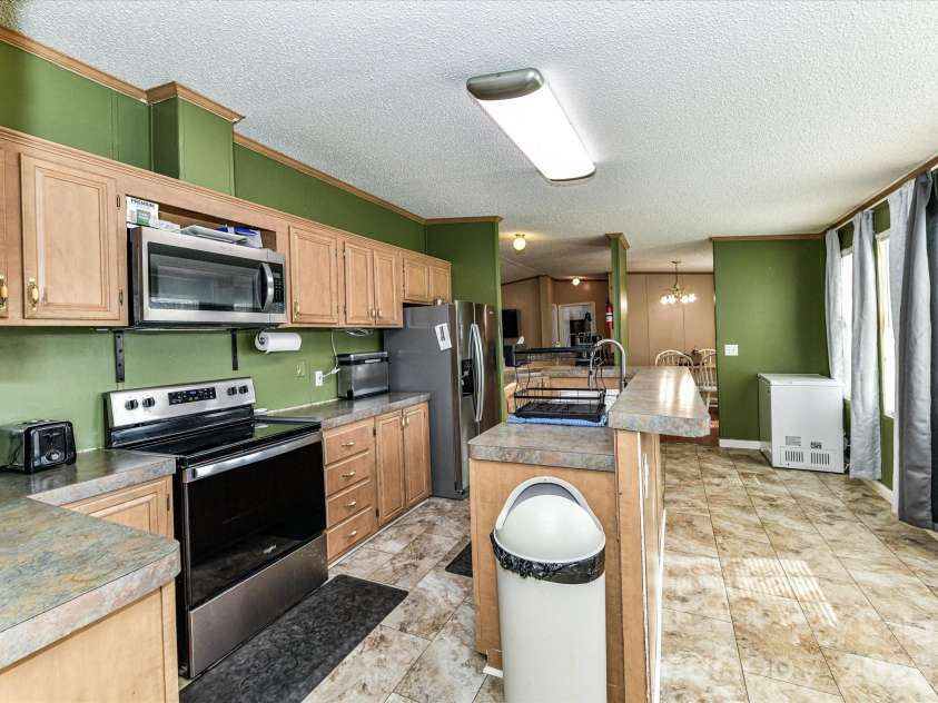 1565 Foxbrook Circle, Lancaster, SC 29720.  MLS# CAR4304342, YatesRealty ID 12220. 