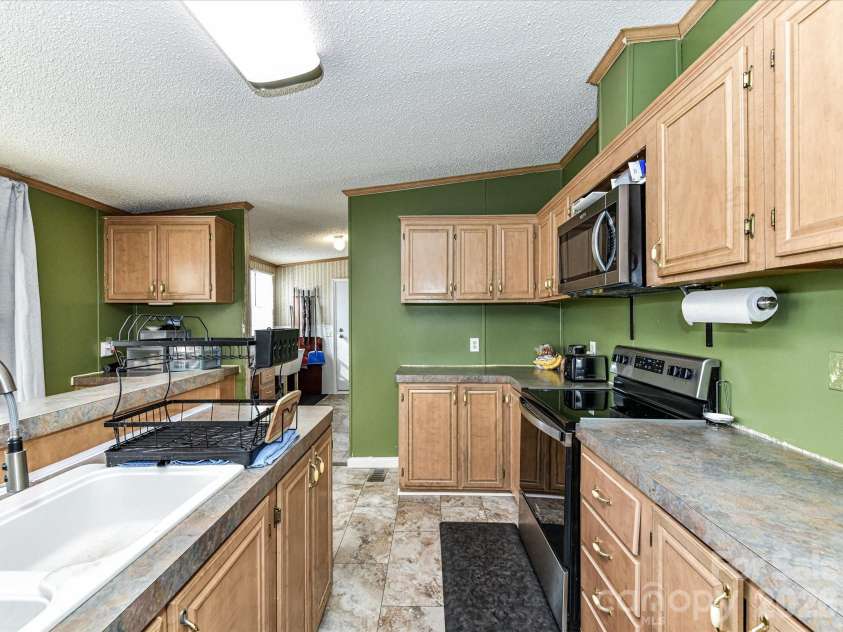 1565 Foxbrook Circle, Lancaster, SC 29720.  MLS# CAR4304342, YatesRealty ID 12220. 