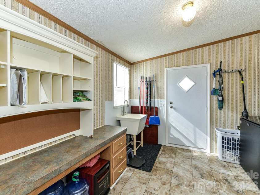1565 Foxbrook Circle, Lancaster, SC 29720.  MLS# CAR4304342, YatesRealty ID 12220. 
