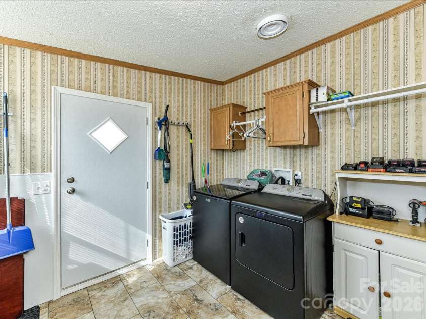 1565 Foxbrook Circle, Lancaster, SC 29720.  MLS# CAR4304342, YatesRealty ID 12220. 