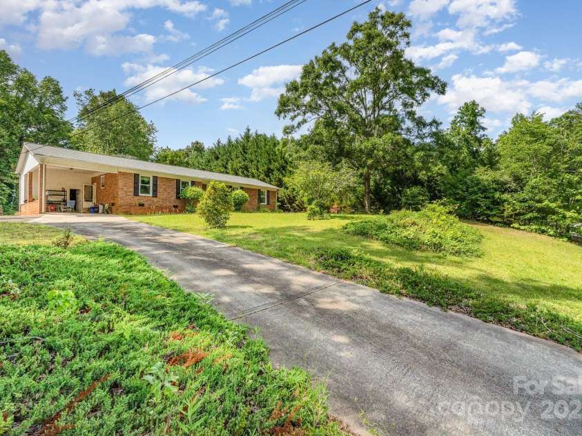 2718 Ridgewood Lane, Rock Hill, SC 29730.  MLS# CAR4255221, YatesRealty ID 12220. 