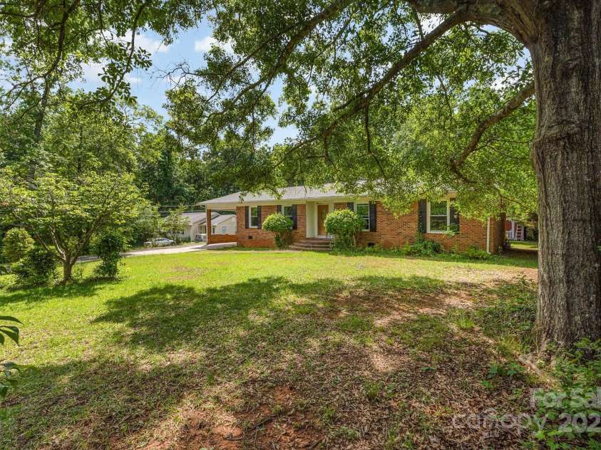 2718 Ridgewood Lane, Rock Hill, SC 29730.  MLS# CAR4255221, YatesRealty ID 12220. 