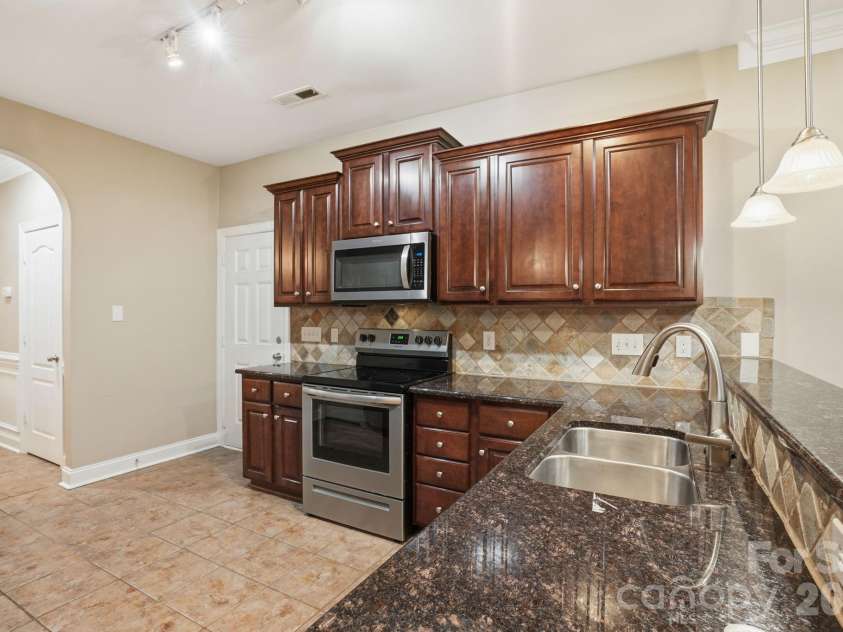 13062 Windy Lea Lane, Huntersville, NC 28078.  MLS# CAR4356532, YatesRealty ID 12221. 
