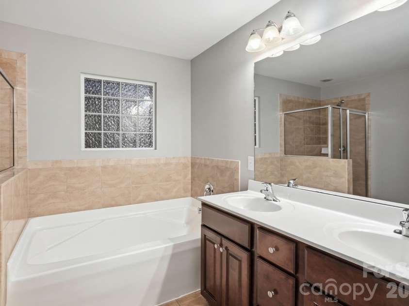 13062 Windy Lea Lane, Huntersville, NC 28078.  MLS# CAR4356532, YatesRealty ID 12221. 