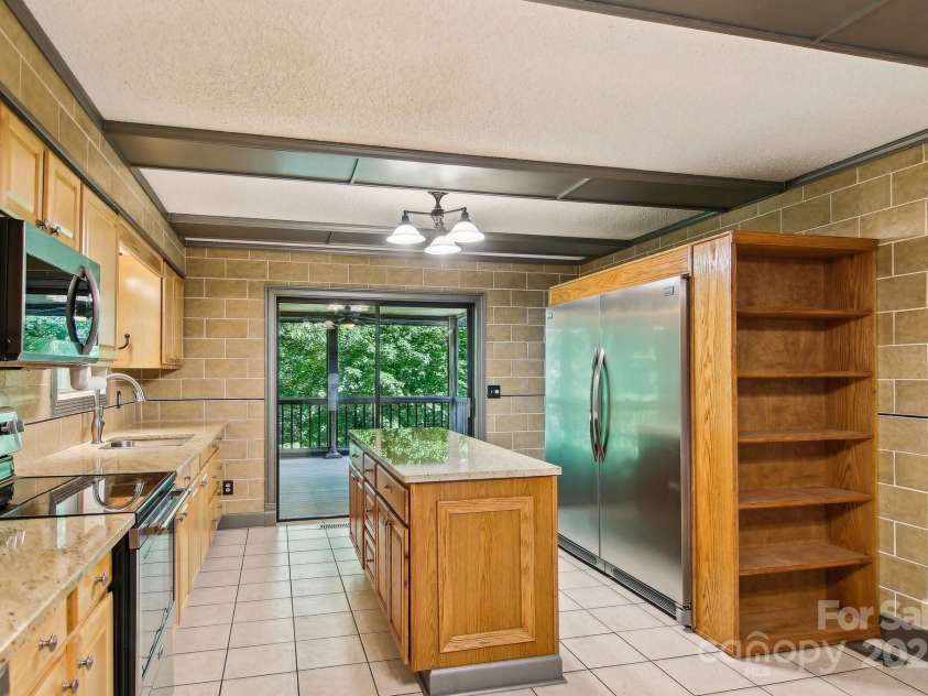 50 Whiskey Creek Road, Hendersonville, NC 28739.  MLS# CAR4257295, YatesRealty ID 12221. 