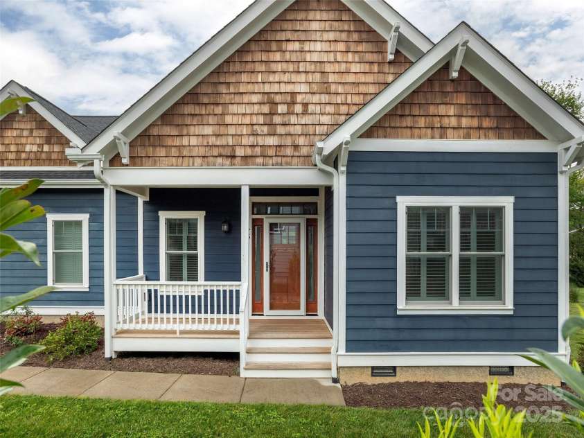 76 Foundry Lane, Hendersonville, NC 28792.  MLS# CAR4255928, YatesRealty ID 12223. 