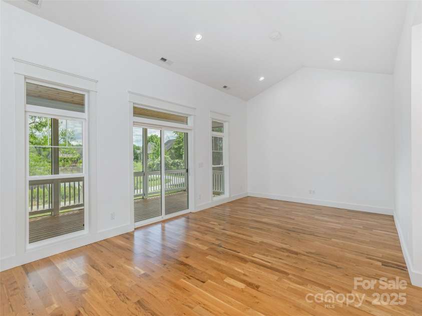 76 Foundry Lane, Hendersonville, NC 28792.  MLS# CAR4255928, YatesRealty ID 12223. 