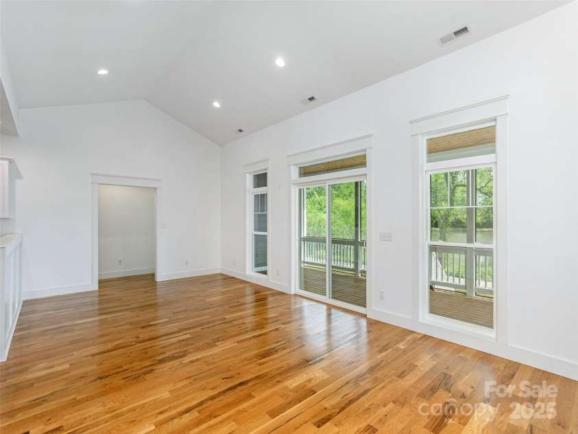 76 Foundry Lane, Hendersonville, NC 28792.  MLS# CAR4255928, YatesRealty ID 12223. 