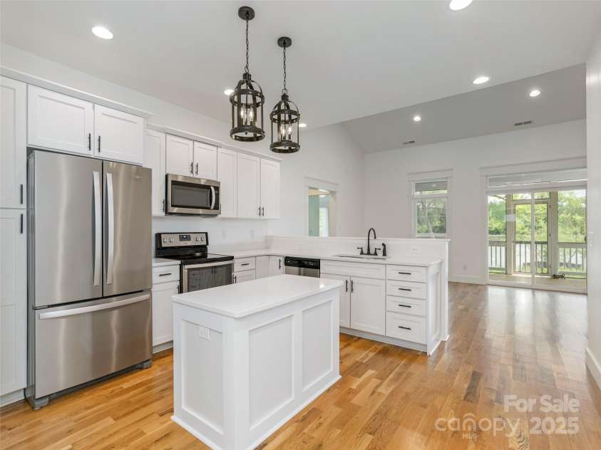 76 Foundry Lane, Hendersonville, NC 28792.  MLS# CAR4255928, YatesRealty ID 12223. 