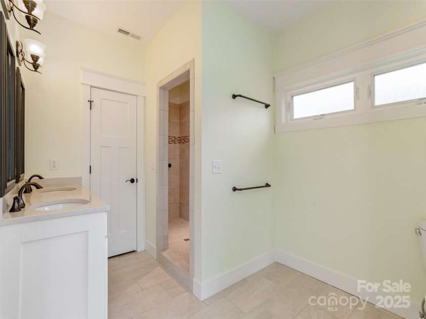 76 Foundry Lane, Hendersonville, NC 28792.  MLS# CAR4255928, YatesRealty ID 12223. 