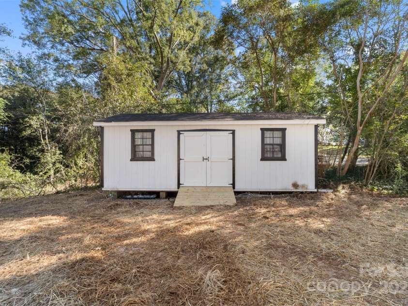 3503 Linwood Road, Gastonia, NC 28052.  MLS# CAR4192661, YatesRealty ID 12224. 