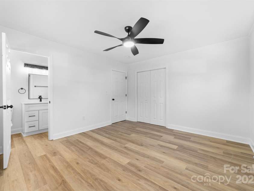 3503 Linwood Road, Gastonia, NC 28052.  MLS# CAR4192661, YatesRealty ID 12224. 