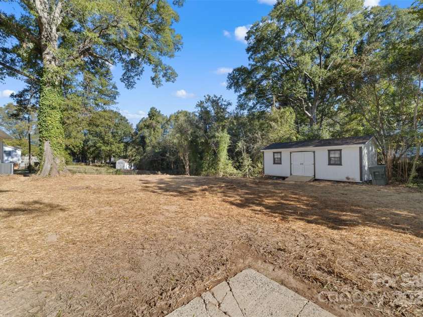 3503 Linwood Road, Gastonia, NC 28052.  MLS# CAR4192661, YatesRealty ID 12224. 