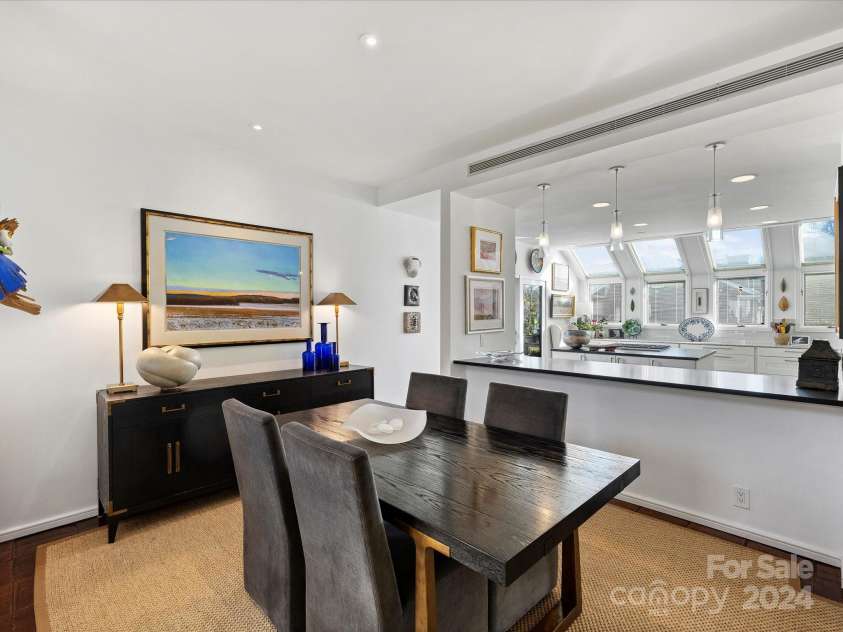 1401 Scotland Avenue, Charlotte, NC 28207.  MLS# CAR4207507, YatesRealty ID 12226. Dining Area