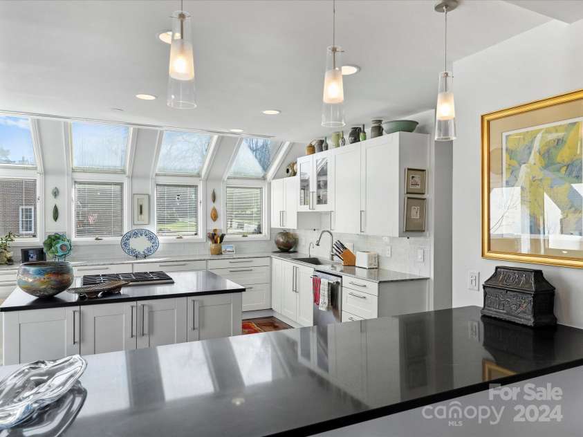 1401 Scotland Avenue, Charlotte, NC 28207.  MLS# CAR4207507, YatesRealty ID 12226. Kitchen